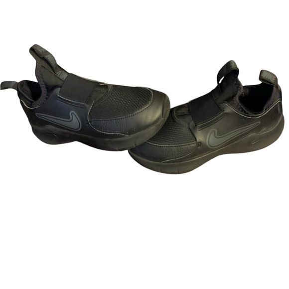 Kids Black Nike Slip-On Sneakers - Picture 5 of 5